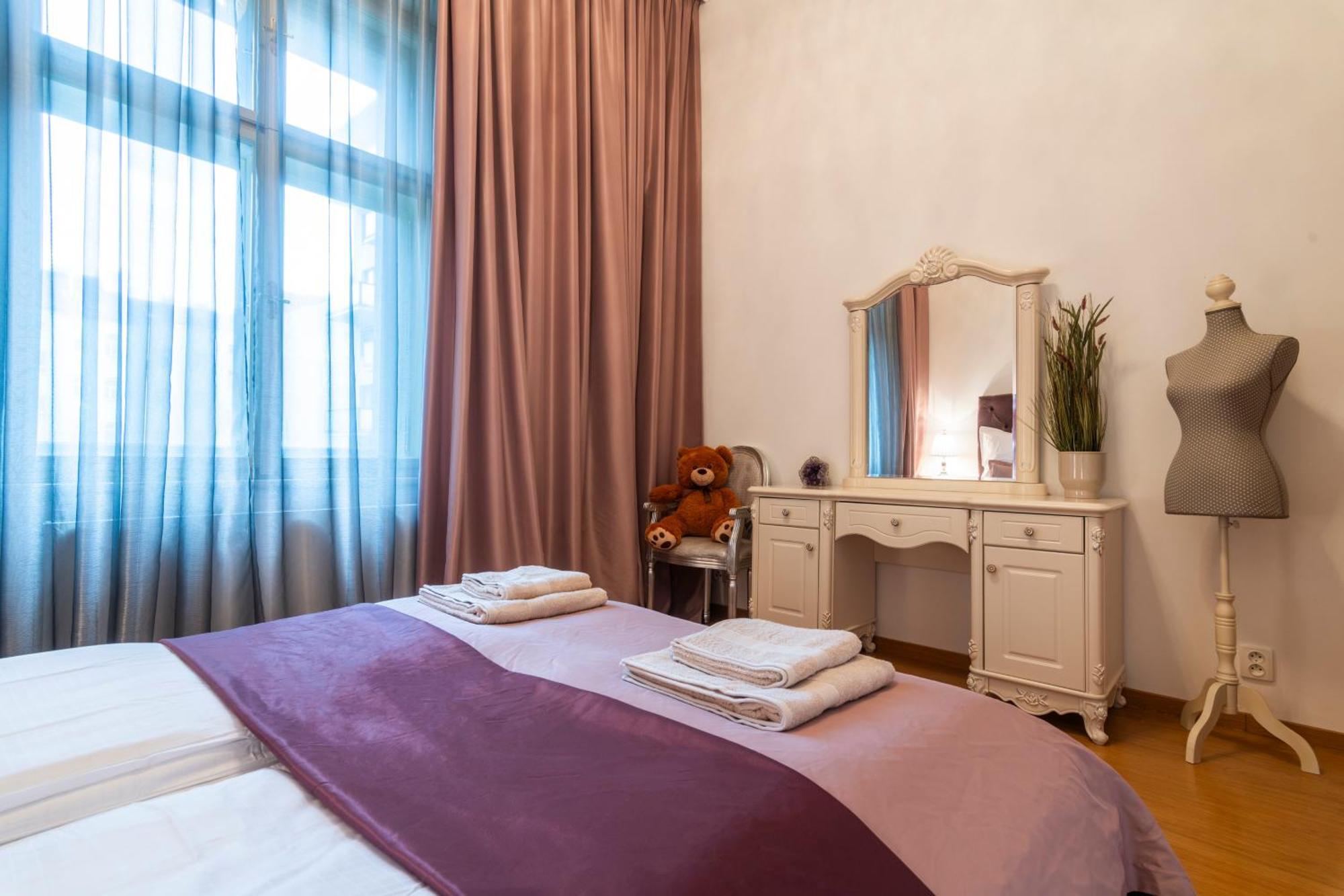 Staropramenna Garden Apartment