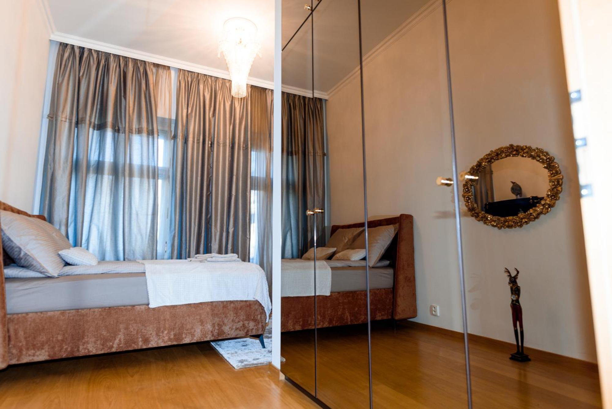 Staropramenna Garden Apartment